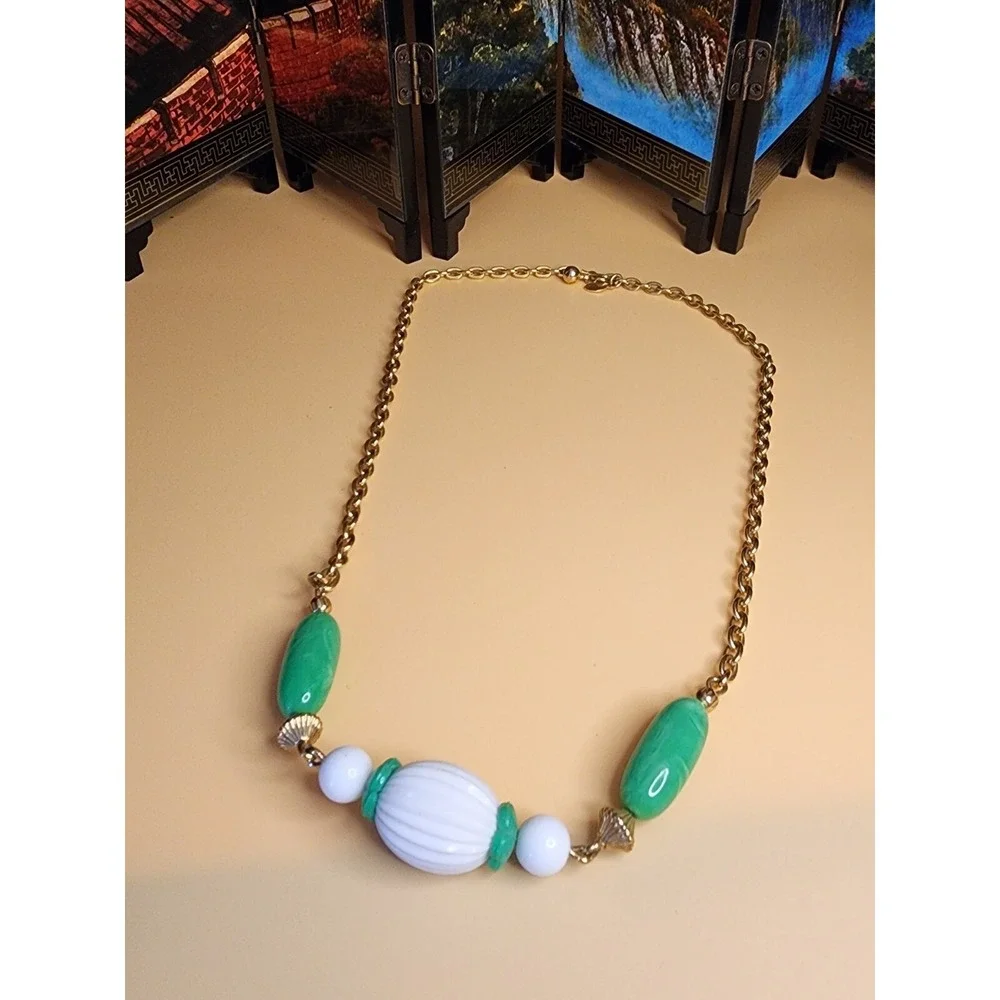 Vintage AVON Necklace Green & White Lucite Bead Gold Tone 18